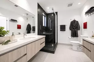 2461 NE 135th St, North Miami, FL 33181 - Photo 15
