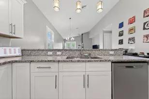 443 SE Dolphin Dr, Stuart, FL 34996 - Photo 5