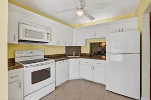 265 SE 10th St, Deerfield Beach, FL 33441 - Photo 15