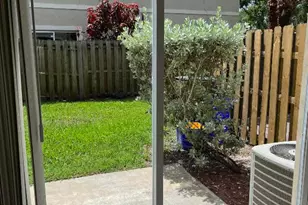 930 Summit Lake Dr, West Palm Beach, FL 33406 - Photo 19