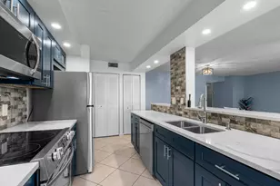 110 Half Moon Cir, Hypoluxo, FL 33462 - Photo 9