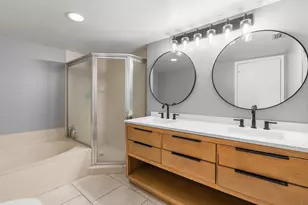 110 Half Moon Cir, Hypoluxo, FL 33462 - Photo 11