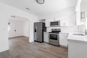 323 NW 21st Ave, Miami, FL 33125 - Photo 9