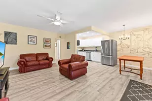 142 Norwich F, West Palm Beach, FL 33417 - Photo 5