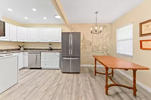 142 Norwich F, West Palm Beach, FL 33417 - Photo 7