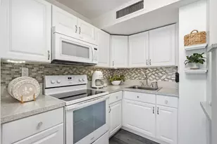 1200 Colonnades Dr, Fort Pierce, FL 34949 - Photo 13