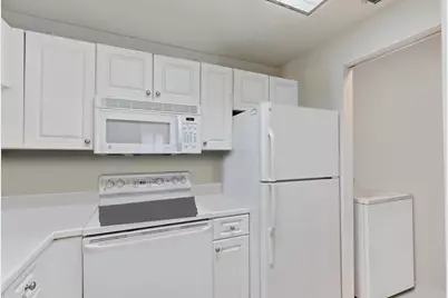 2806 Veronia Drive #301, Palm Beach Gardens, FL 33410 - Photo 9