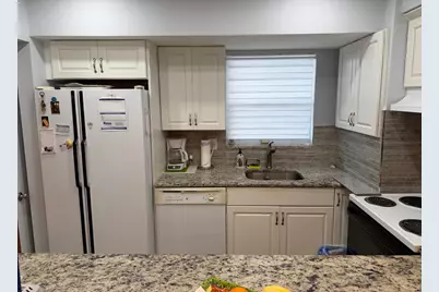 701 Lori Drive #204, Palm Springs, FL 33461 - Photo 5