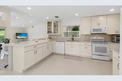 5735 Lakeview Mews Circle, Boynton Beach, FL 33437 - Photo 13