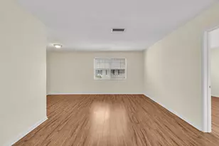 298 SW 6th St, Boca Raton, FL 33432 - Photo 5