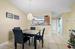 1271 SE Parkview Pl, Stuart, FL 34994 - Photo 9