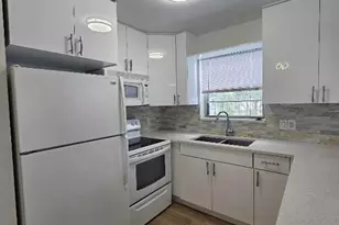 105 Windsor E, West Palm Beach, FL 33417 - Photo 5