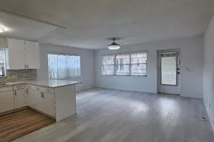 105 Windsor E, West Palm Beach, FL 33417 - Photo 3