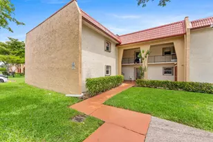 117 Lake Dora Dr, West Palm Beach, FL 33411 - Photo 1