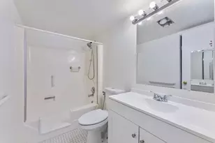 117 Lake Dora Dr, West Palm Beach, FL 33411 - Photo 11