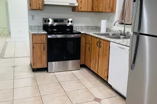 5318 Garden Hills Cir, West Palm Beach, FL 33415 - Photo 7