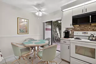10215 N Circle Lake Dr, Boynton Beach, FL 33437 - Photo 11