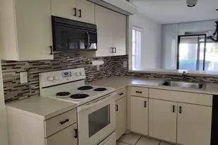 10215 N Circle Lake Dr, Boynton Beach, FL 33437 - Photo 9