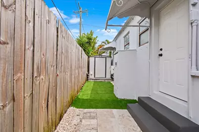 2140 Monroe Terrace, Hollywood, FL 33020 - Photo 7