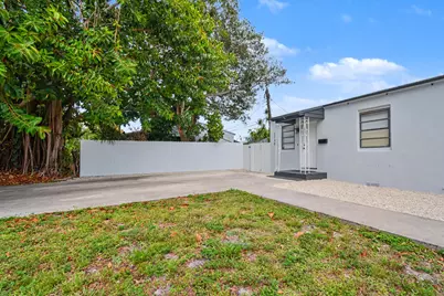 2140 Monroe Terrace, Hollywood, FL 33020 - Photo 3