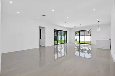 3920 Espan Court, Palm Springs, FL 33461 - Photo 11