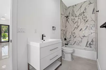 3920 Espan Court, Palm Springs, FL 33461 - Photo 41