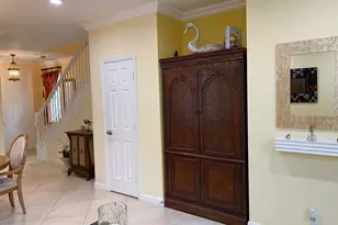 635 Castle Dr, Palm Beach Gardens, FL 33410 - Photo 9