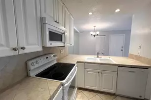 3402 Gardens E Dr, Palm Beach Gardens, FL 33410 - Photo 3