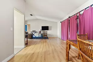 7605 N Sanibel Cir, Tampa, FL 33637 - Photo 11