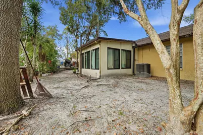 7605 N Sanibel Circle, Tampa, FL 33637 - Photo 9