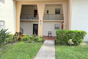 320 Lake Dora Dr, West Palm Beach, FL 33411 - Photo 1