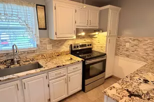 320 Lake Dora Dr, West Palm Beach, FL 33411 - Photo 11