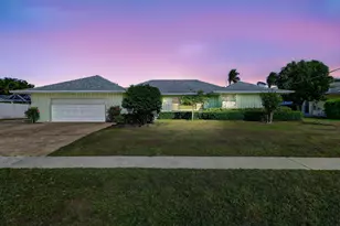 2185 Carib Cir, Palm Beach Gardens, FL 33410 - Photo 9