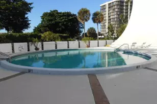 2425 Presidential Way, West Palm Beach, FL 33401 - Photo 21