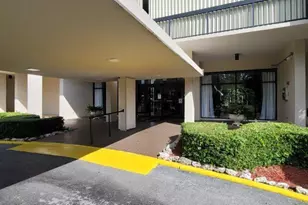 2425 Presidential Way, West Palm Beach, FL 33401 - Photo 3