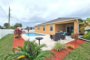 934 SW Worcester Ln, Port Saint Lucie, FL 34953 - Photo 1