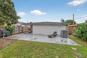 698 NE 36th St, Oakland Park, FL 33334 - Photo 23