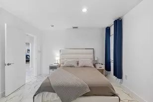 698 NE 36th St, Oakland Park, FL 33334 - Photo 11
