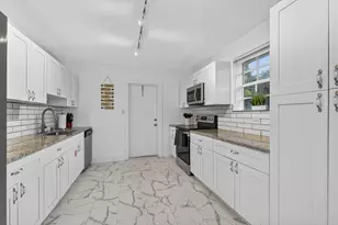 698 NE 36th St, Oakland Park, FL 33334 - Photo 7