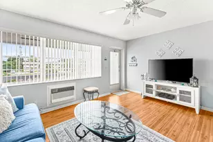 309 Sheffield M, West Palm Beach, FL 33417 - Photo 3