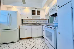 209 Oxford 200, West Palm Beach, FL 33417 - Photo 5