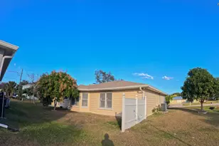 126 NW Hibiscus St Street NW, Port Saint Lucie, FL 34983 - Photo 37