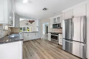 13290 St Tropez Cir, Palm Beach Gardens, FL 33410 - Photo 11