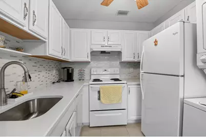 8633 Chevy Chase Drive, Boca Raton, FL 33433 - Photo 13