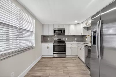 545 Oaks Lane #409, Pompano Beach, FL 33069 - Photo 3