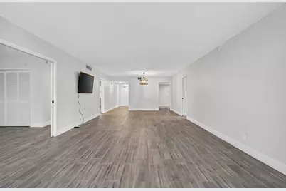 545 Oaks Lane #409, Pompano Beach, FL 33069 - Photo 11