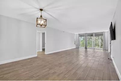 545 Oaks Lane #409, Pompano Beach, FL 33069 - Photo 9