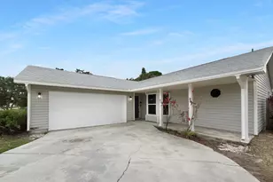 5409 Hickory Dr, Fort Pierce, FL 34982 - Photo 9
