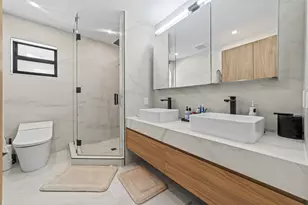 2451 NE 199th St, Miami, FL 33180 - Photo 27