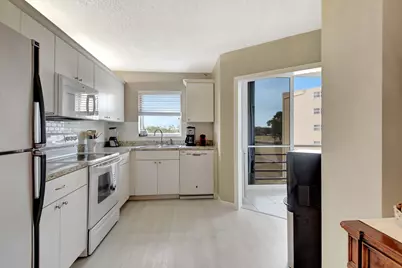3951 Via Poinciana #415, Lake Worth, FL 33467 - Photo 13
